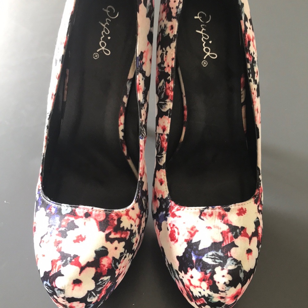 Shoes - Picture 5 of 5